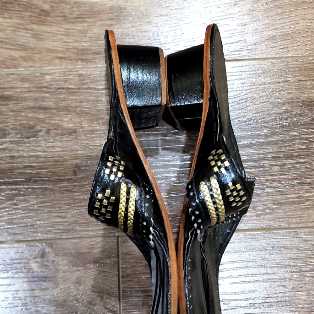 Hand made Leather Sandals - Picture 3 of 4